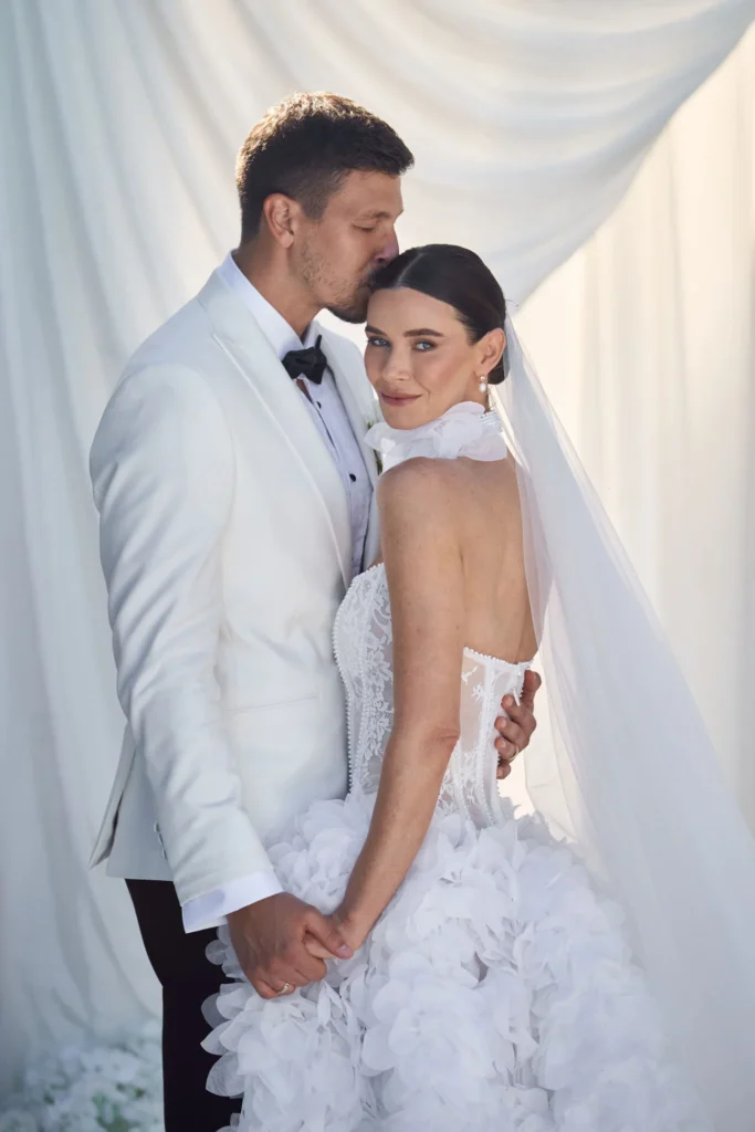 11 - TREASURE THE BRIDE